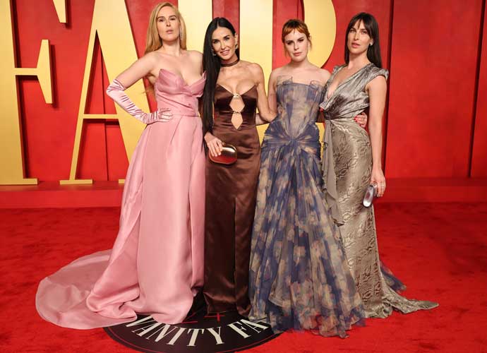 BEVERLY HILLS, CALIFORNIA - MARCH 10: (L-R) Rumer Willis, Demi Moore, Tallulah Willis, and Scout LaRue Willis attend the 2024 Vanity Fair Oscar Party Hosted By Radhika Jones at Wallis Annenberg Center for the Performing Arts on March 10, 2024 in Beverly Hills, California. (Photo by Amy Sussman/Getty Images)