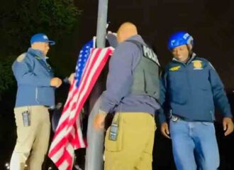 After Clearing Columbia University Student Protesters, Officers Remove ...