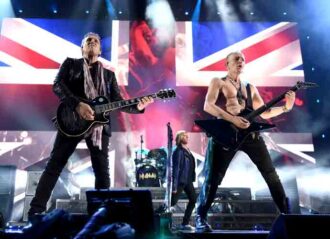 NEW YORK, NEW YORK - MARCH 29: Inductees Vivian Campbell , Joe Elliott and Phil Collen of Def Leppard perform at the 2019 Rock & Roll Hall Of Fame Induction Ceremony - Show at Barclays Center on March 29, 2019 in New York City. (Photo by Dimitrios Kambouris/Getty Images For The Rock and Roll Hall of Fame)