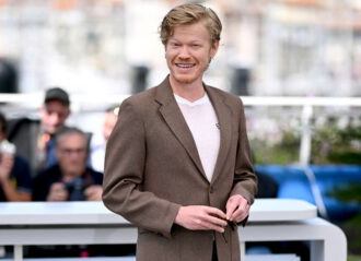 CANNES, FRANCE - MAY 18: Jesse Plemons attends the "Kinds Of Kindness" Photocall at the 77th annual Cannes Film Festival at Palais des Festivals on May 18, 2024 in Cannes, France. (Photo by Lionel Hahn/Getty Images)