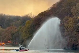 VIDEO: Fireboat Sprays Water On Brush Fire in Manhattan’s Inwood Hill Park