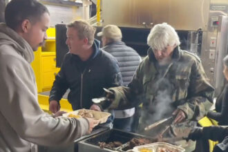 VIDEO: Jay Leno Serves Food To Firefighters In Pacific Palisades Fighting L.A. Fires