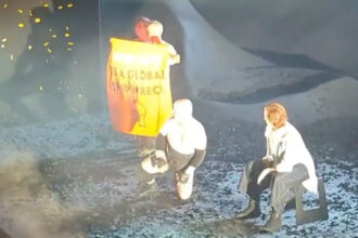 VIDEO: Protesters Interrupt Sigourney Weaver In ‘The Tempest,’ Met With Boos From Audience