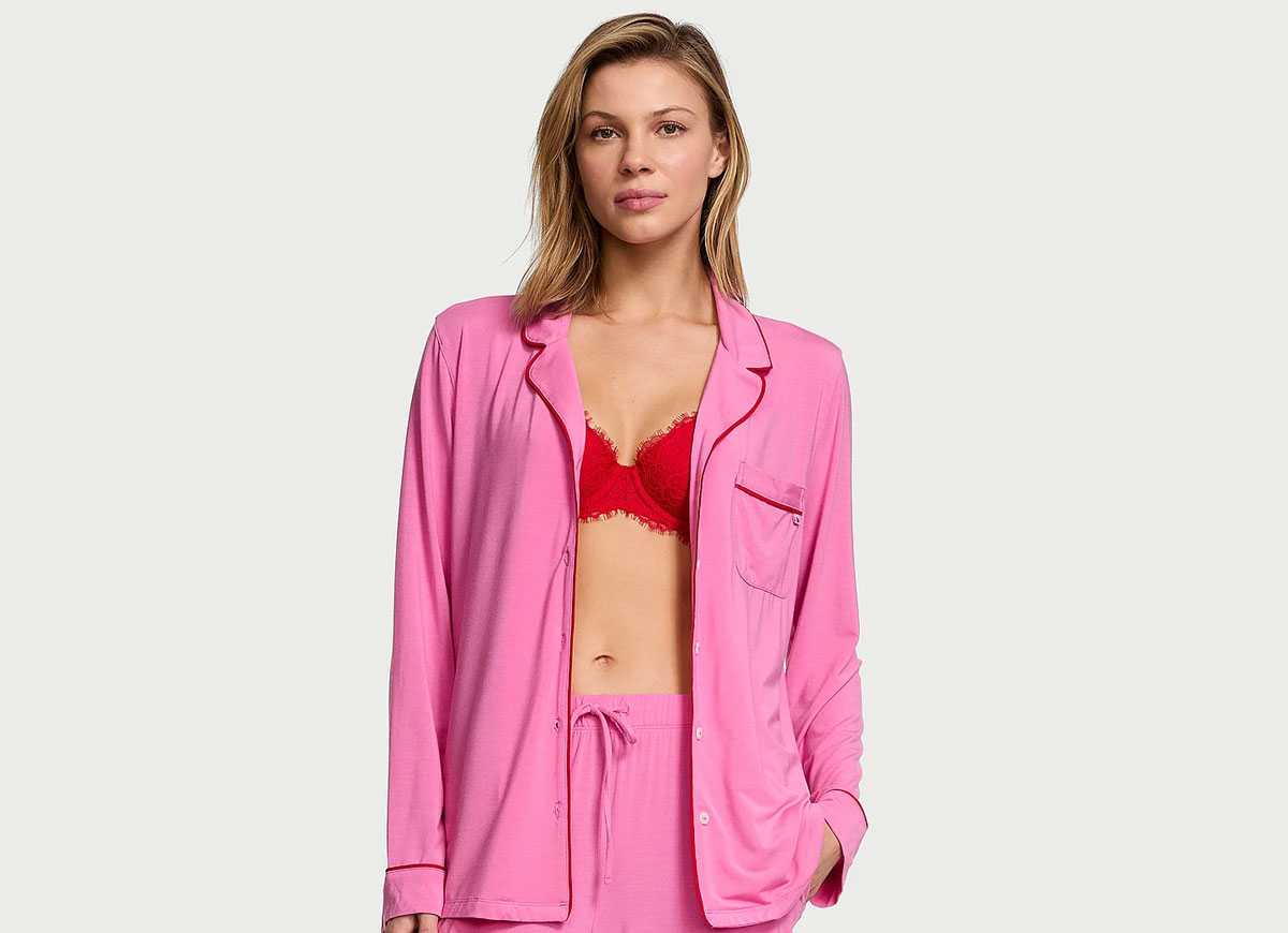 Get Comfy & Pink In Victoria’s Secret Valentine’s Day Feel-Good Pajama Set