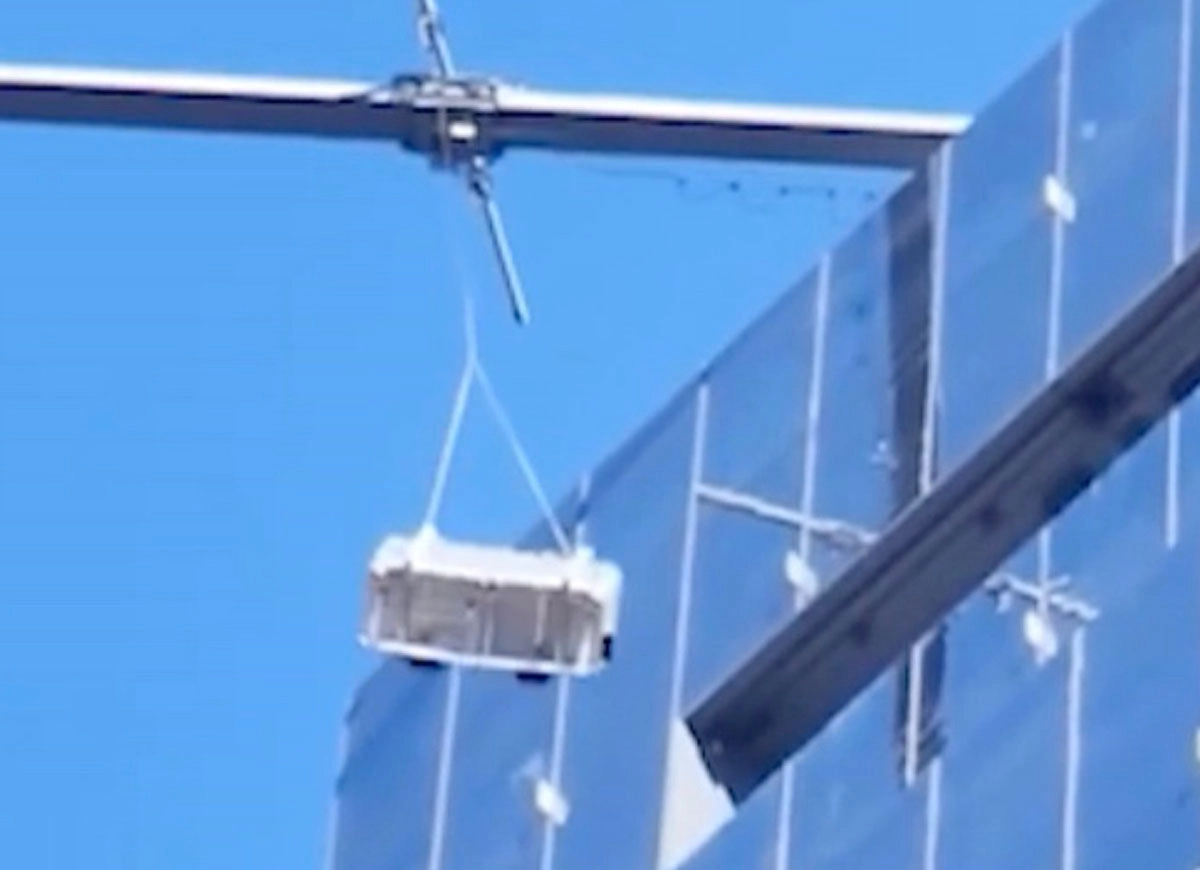 VIDEO: Window Washers Dangle From Broken Scaffolding On 78th Floor Of NYC High-Rise