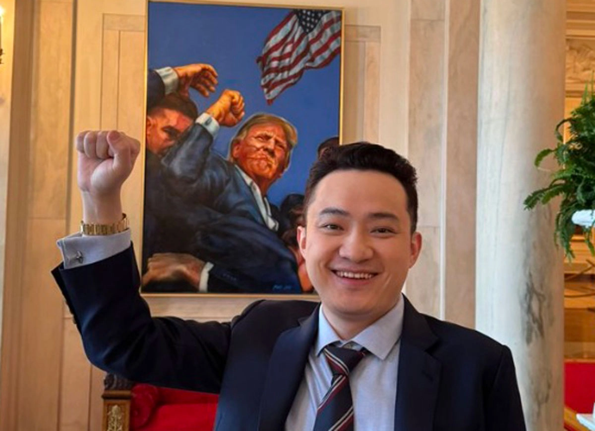 Chinese Billionaire Justin Sun Parties With Trump At Crypto Gala After Investing $20M, Awarded $100K Gold Trump Watch