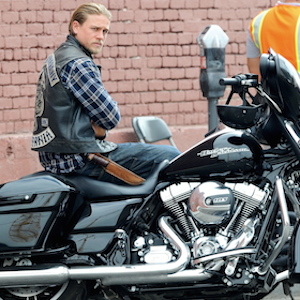 Charlie Hunnam Films Scenes For 'Sons Of Anarchy's Final Season ...